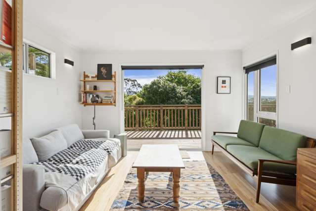 Renovated 1950s Gem - Sun & Village Living