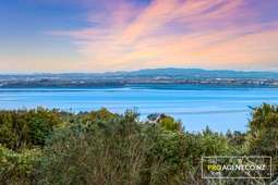 Flat Land & Manukau Harbour Views!