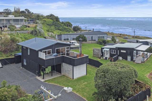 8 Wainamu Road Raglan_1