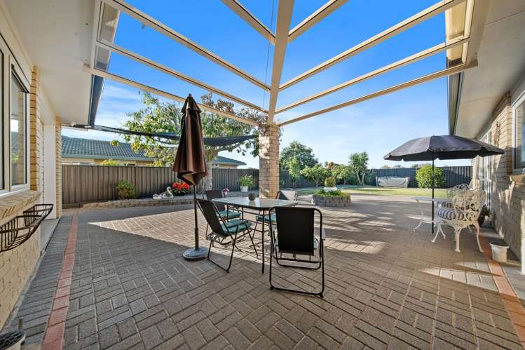 17 Flora Place Wattle Downs_36