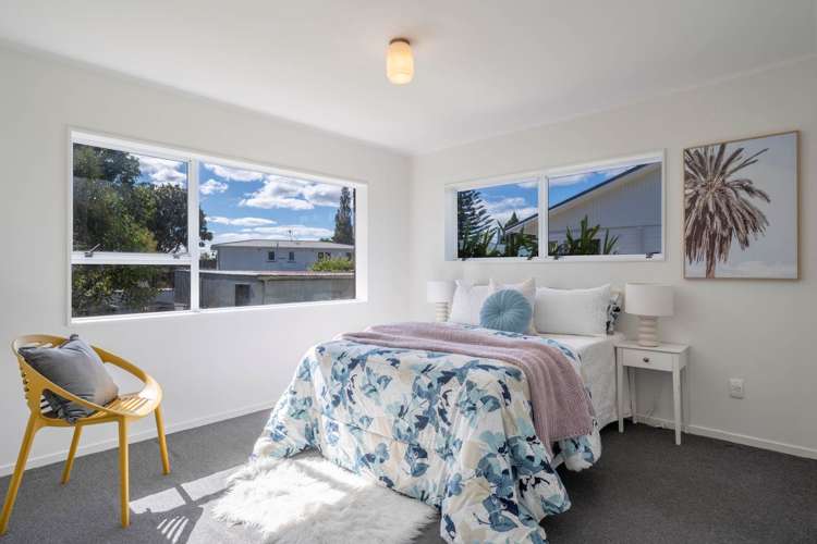 2/8 Kaipatiki Road Glenfield_12