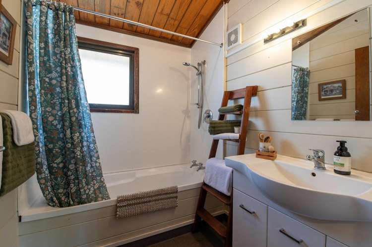 24A Barnard Road Fairy Springs_17