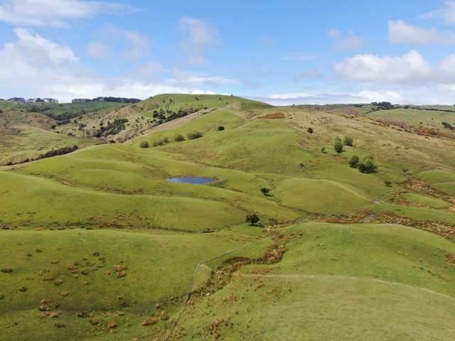 Motuweka and Fingerpost