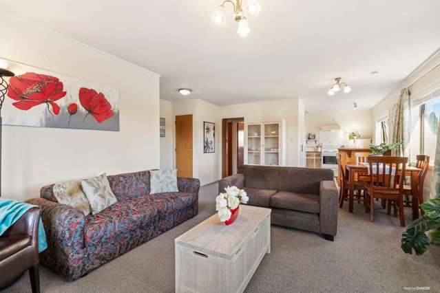 1970s Brick & Tile 2-Bedroom Gem – Must Sell!