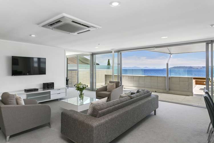 20/225 Lake Terrace Waipahihi_12