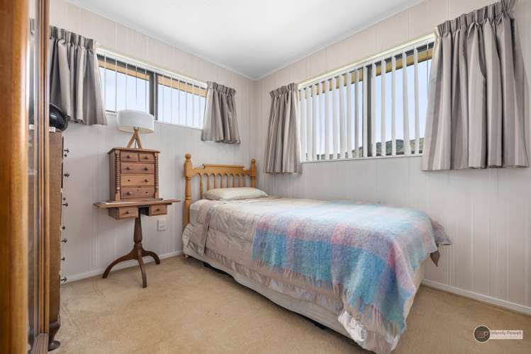 31 Waddington Drive Naenae_13