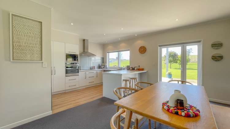 8 Heaven Road Waitakaruru_4