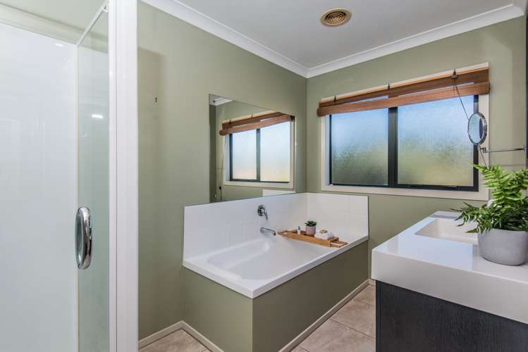 53 Te Puia Drive Aotea_13