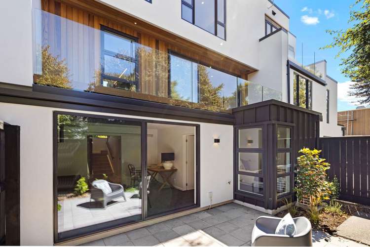 2/11 Carlton Mill Road Merivale_32