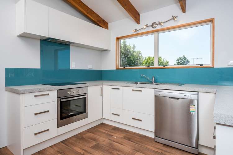 24 Harbour View Road Leigh_2