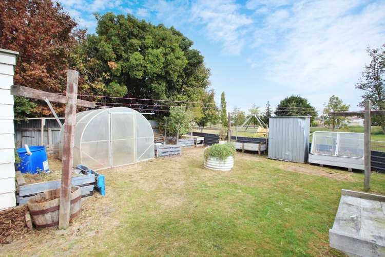 14 Oxford Street Gore Surrounds_17