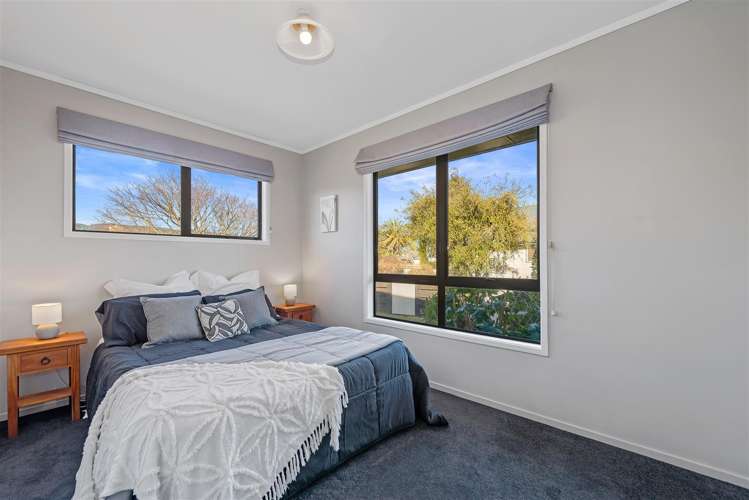 10 Chaucer Place Owhata_9