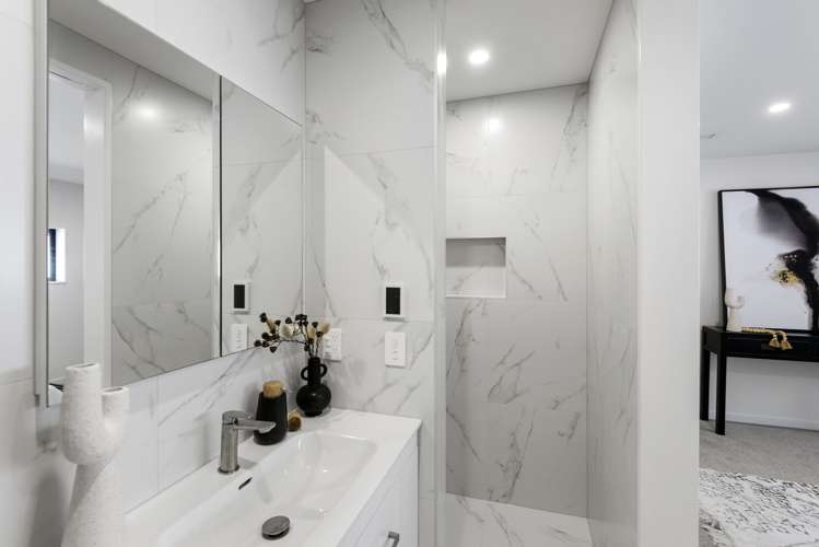 35 Te Awakura Terrace Mount Pleasant_13