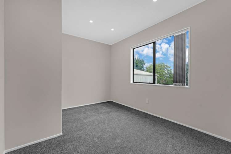 2/81 Harmel Road Glendene_13