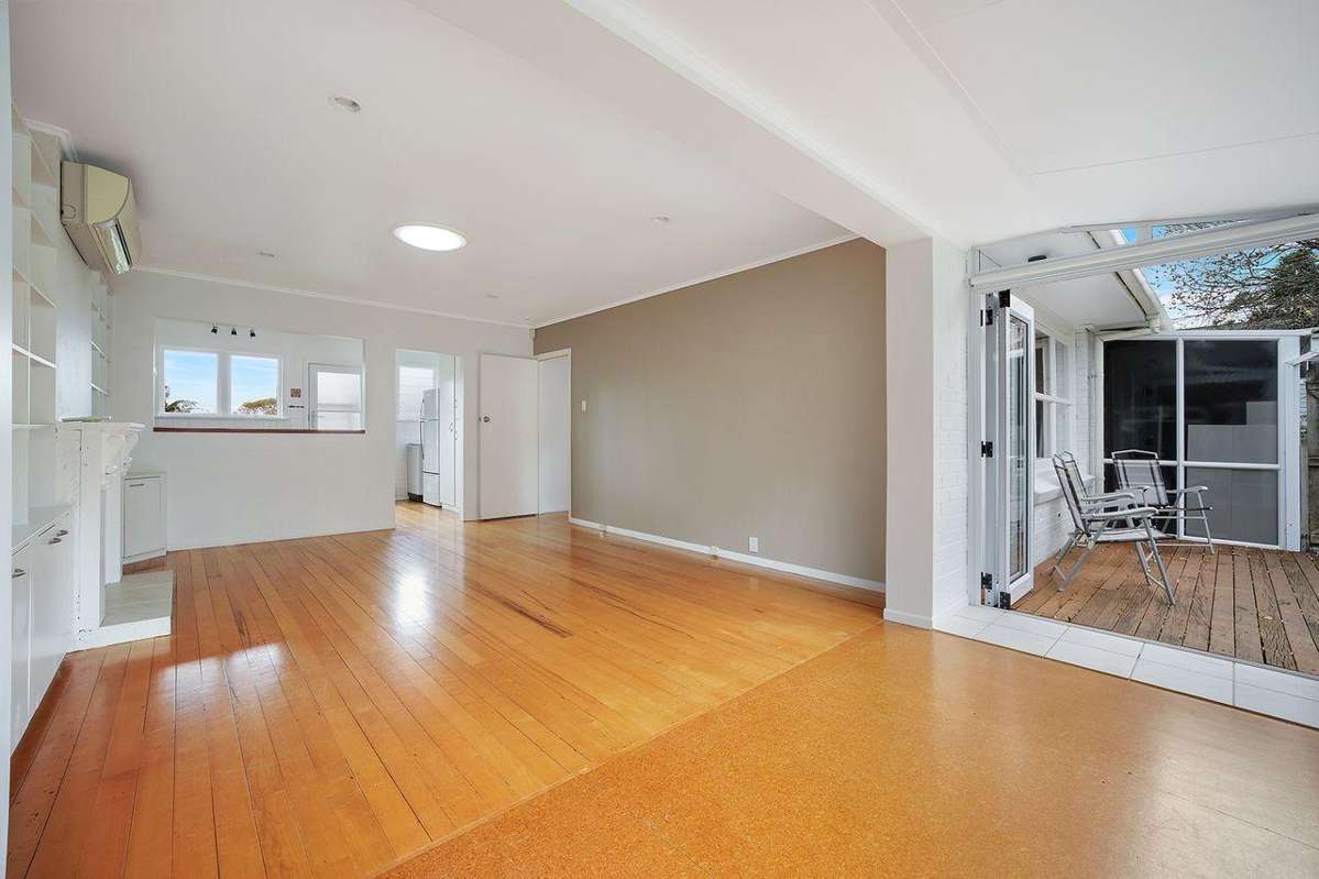 Comfortable Living in a Fantastic Bays Location! 4