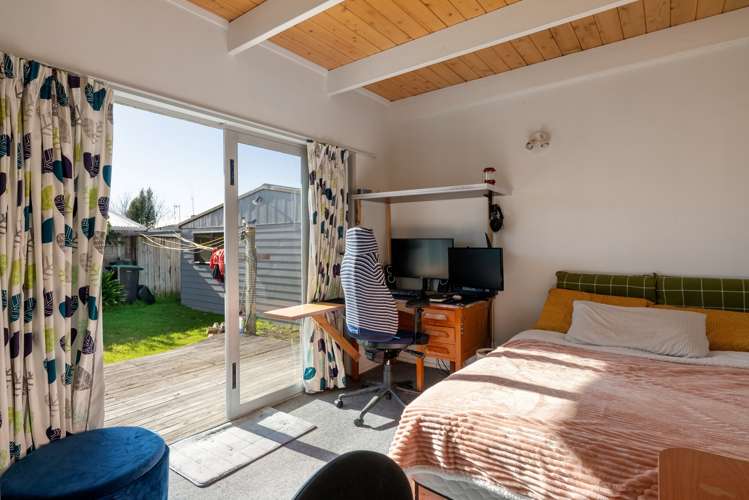 52 Henderson Crescent Parkvale_13