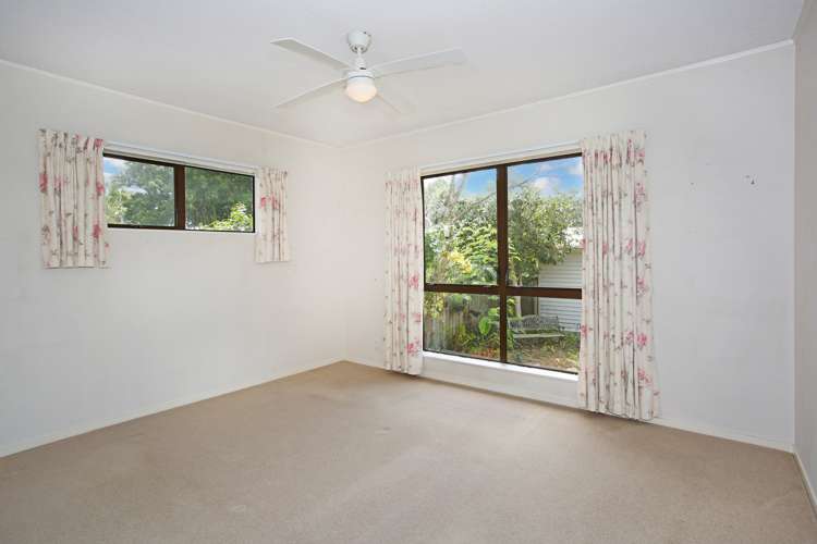 2/60 Beach Road Pahurehure_8