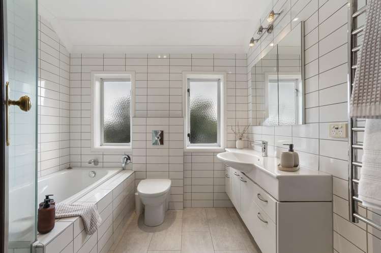 29 Parkside Street St Heliers_19