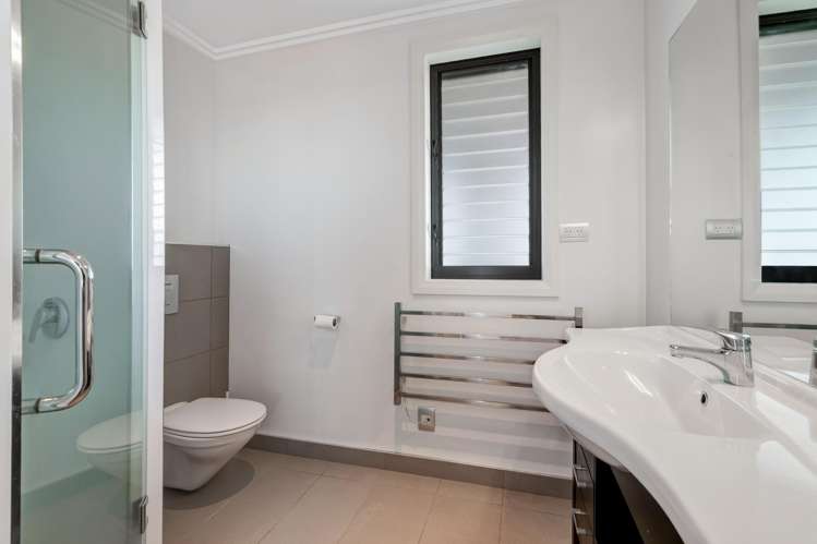 21 Bayview Park Lane Orewa_16