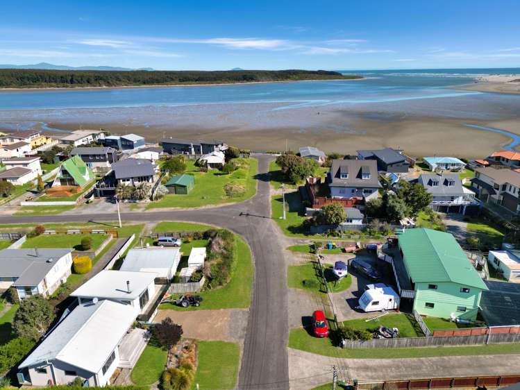 18 Robbie Street Foxton Beach_18