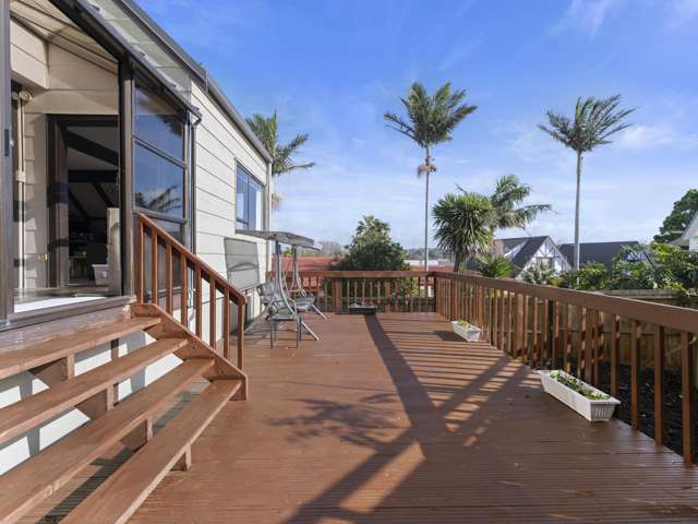 6 Photinia Place Botany Downs_1