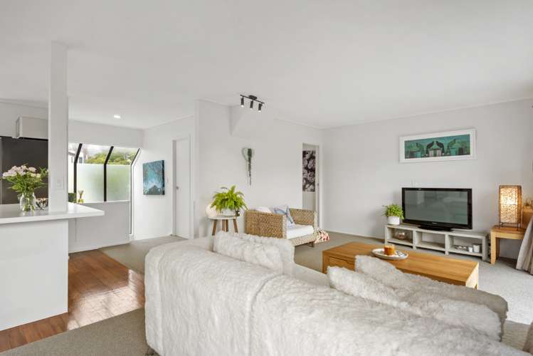 2/14a Commodore Parry Road Castor Bay_4