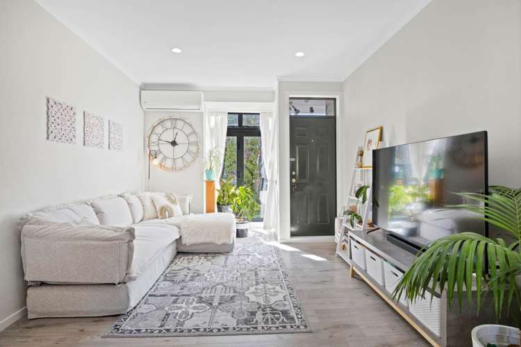 47/1 Ambrico Place New Lynn_6