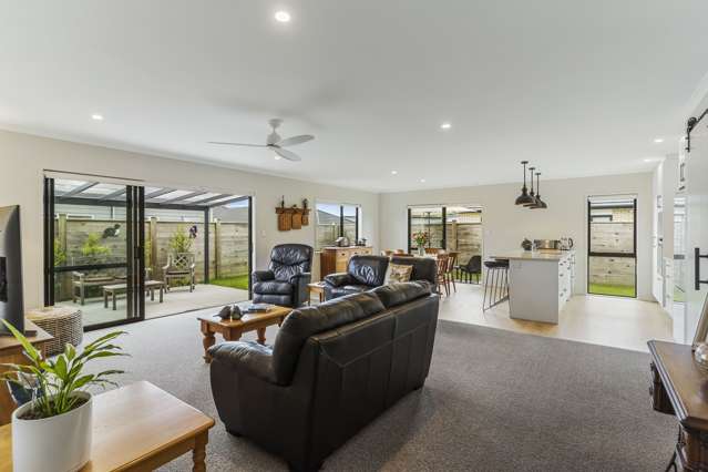 51 Couldrey Crescent Red Beach_1