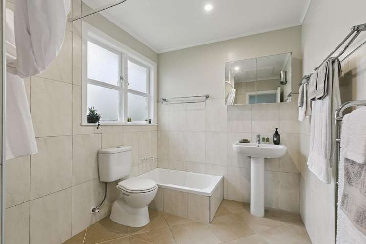 17a Tawa Terrace Tawa_15