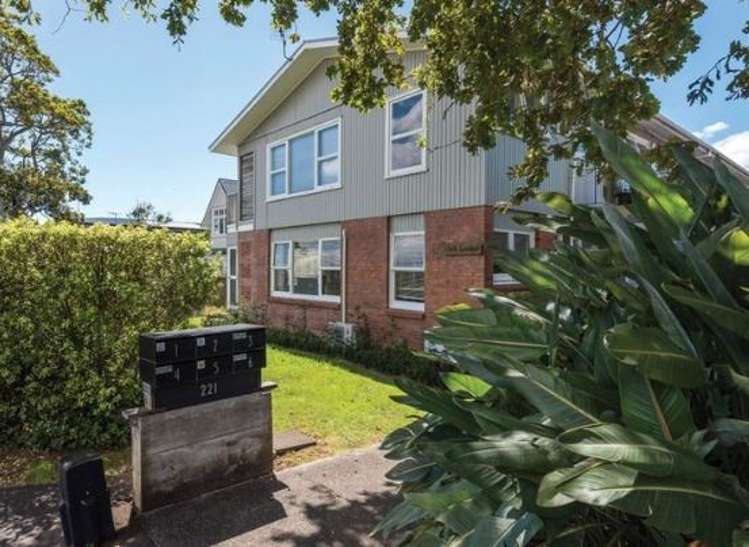 1/221 Hurstmere Road_0