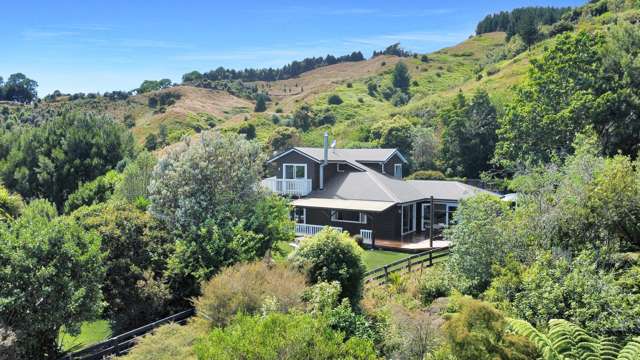 Family home nestled in the hills on 3.05ha