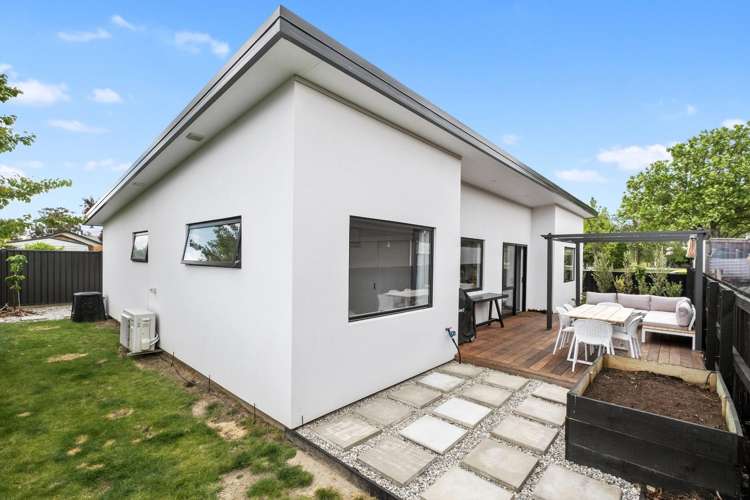 50 Barry Avenue 10126_9