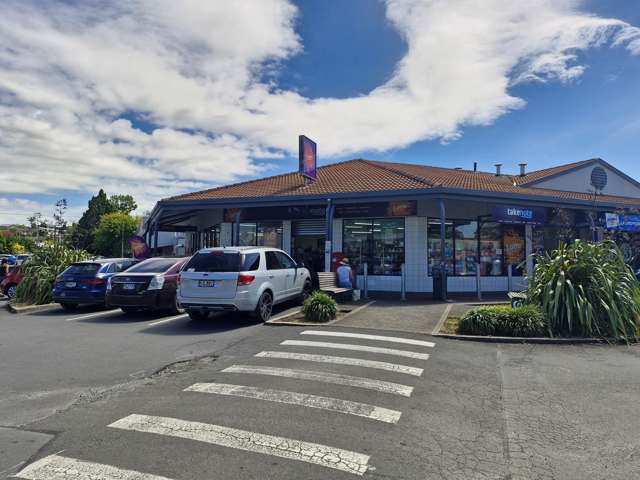 Prime Corner Retail with Customers at your door