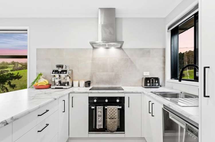 325 Hepburn Creek Road_5