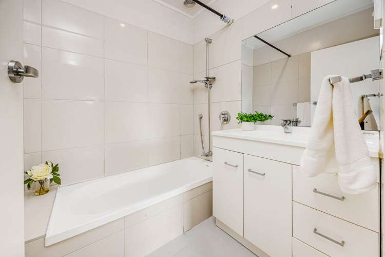 2/30 Calvert Avenue Mangere East_10