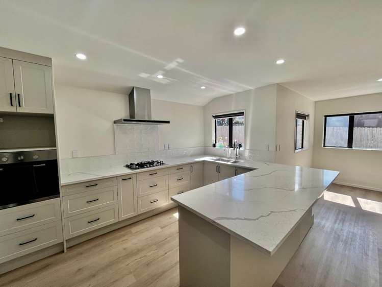 8 Landseer Place Blockhouse Bay_5