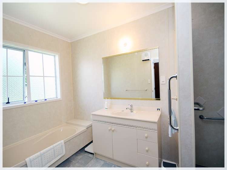 1 Chrystall Street Foxton Beach_10