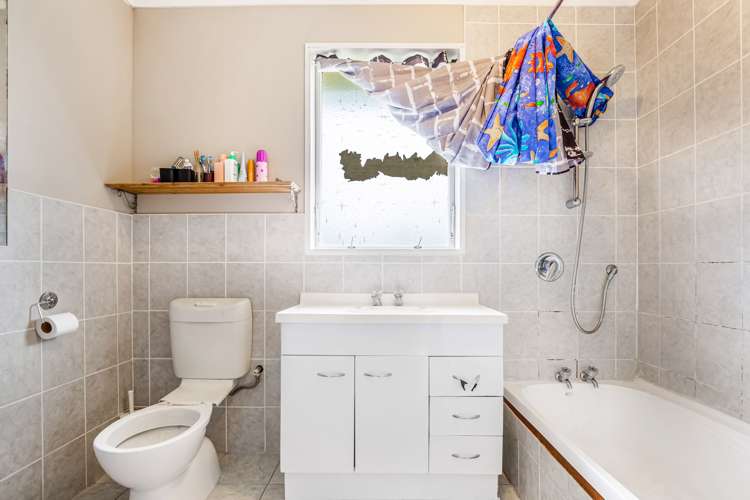 20 Reinga Place Massey_11