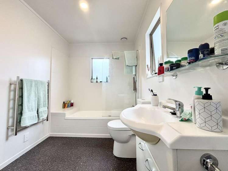 1 Butia Avenue Henderson_16