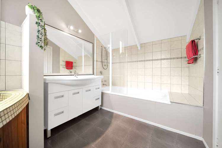 10 Pompolona Street Te Anau_14