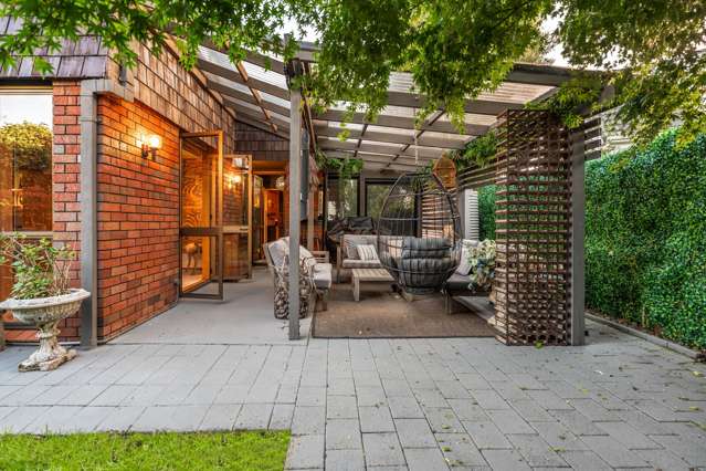 Space, Scale & Views On 835sqm