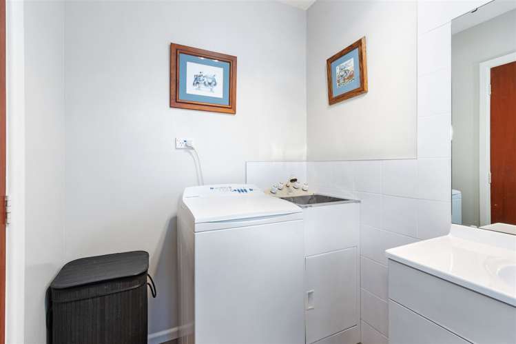 8a Woodstock Place Russley_10