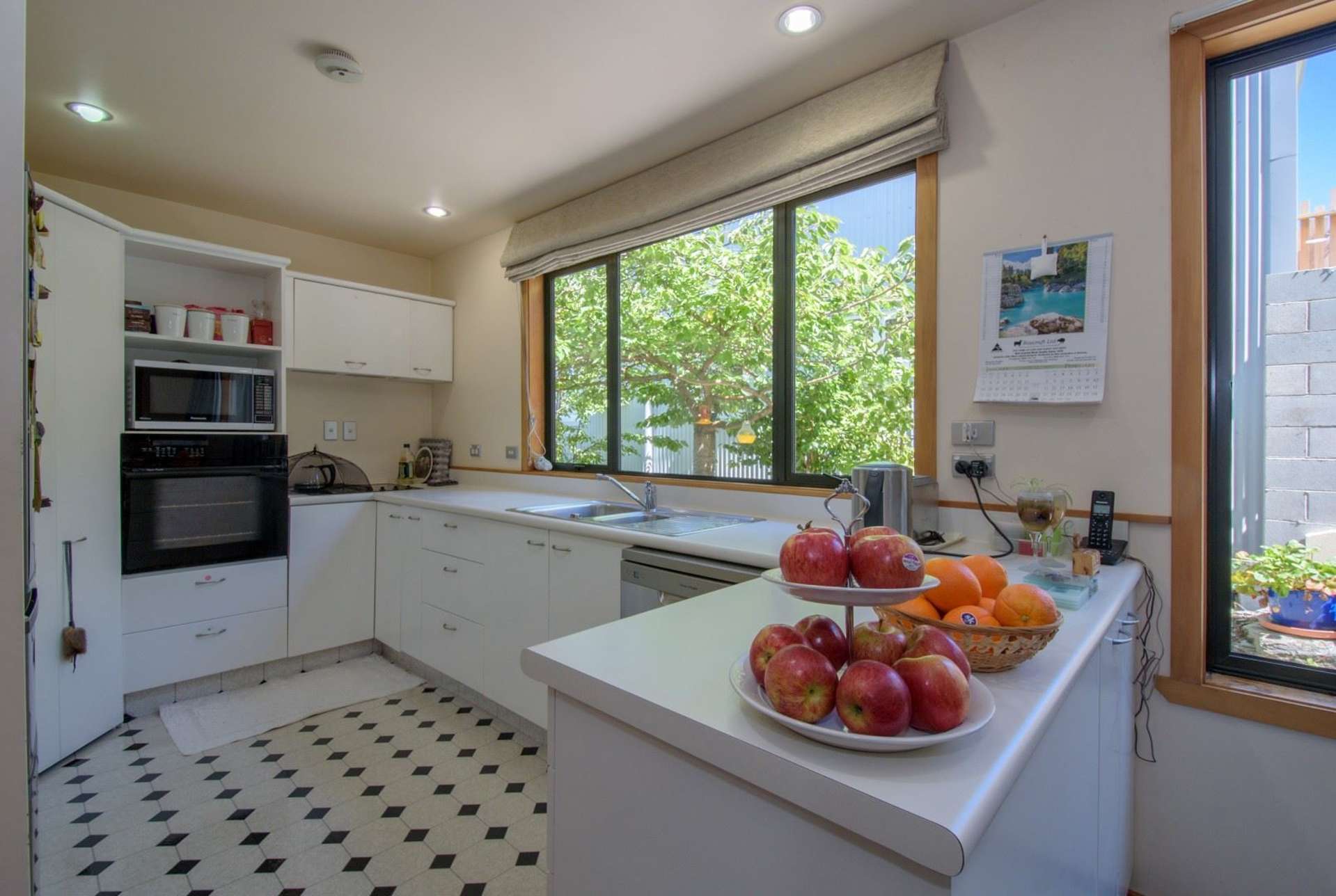 10a Cameron Place Fernhill/Sunshine Bay_0