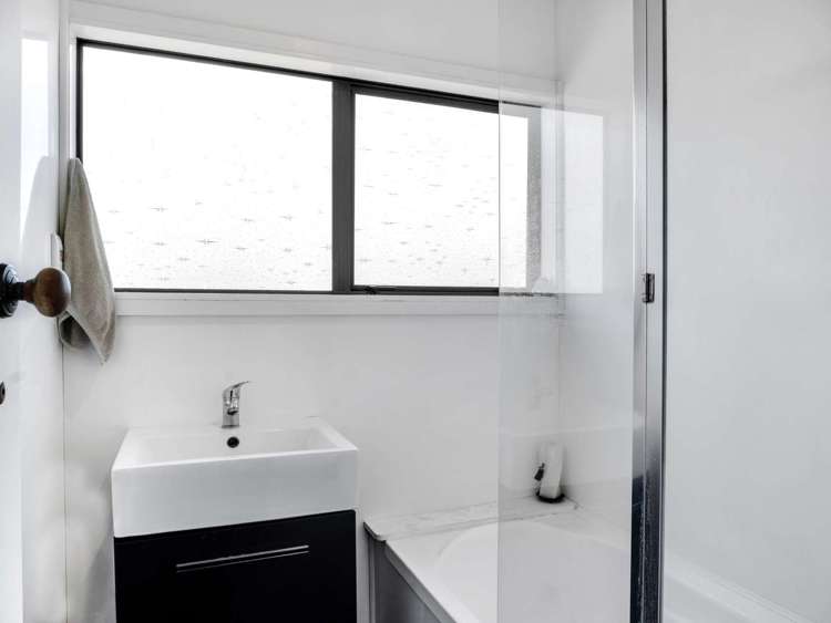 4 Charisma Court Kelvin Grove_19