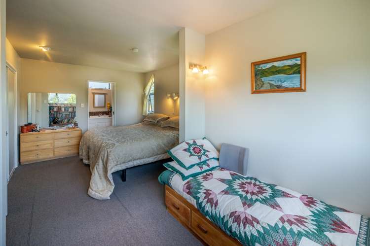 5 Ngaio Grove Robinsons Bay_19