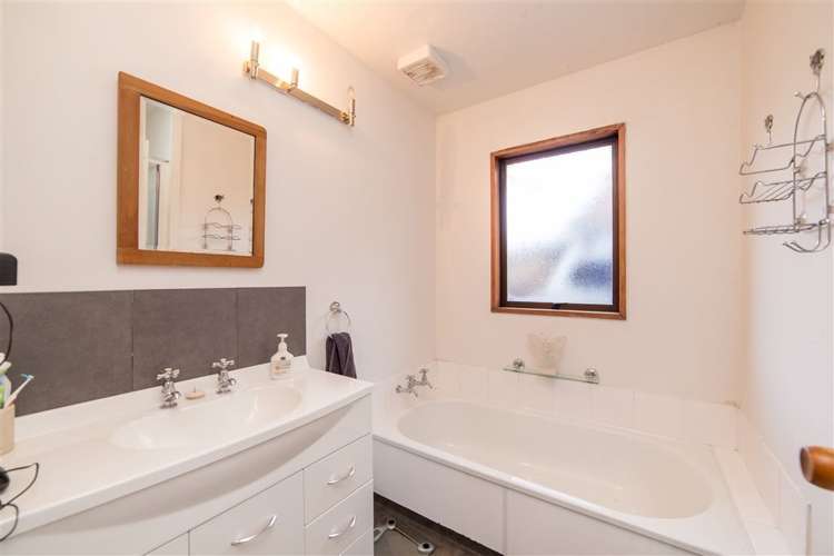 25b Williams Street Fernhill/Sunshine Bay_8