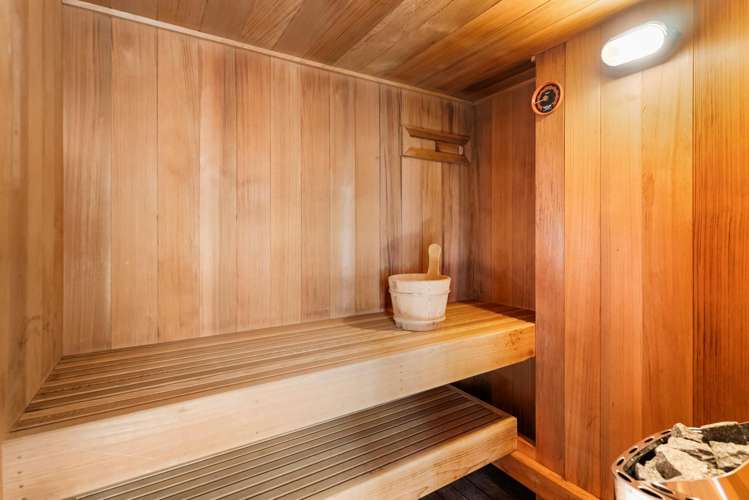 13 Golf Road Epsom_24