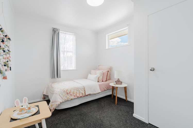 12 & 12A Oban Avenue Glenview_14