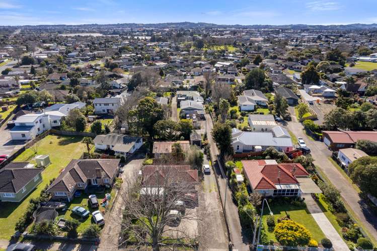 2/115 Beach Road Pahurehure_5