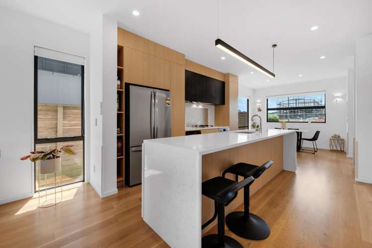 10 Whakaora Lane Flat Bush_4